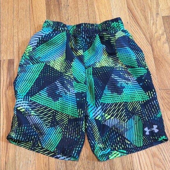 Under Armour Dynamic Pattern Shorts - Green and Blue Kids 10/12 - Picture 1 of 3